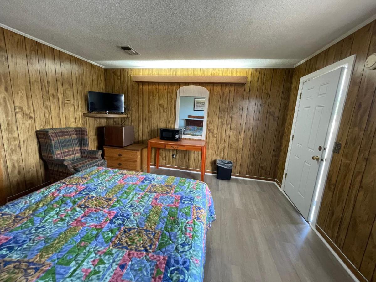 Pinelodge Motel Baxley Exterior photo