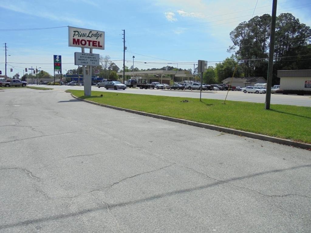 Pinelodge Motel Baxley Exterior photo