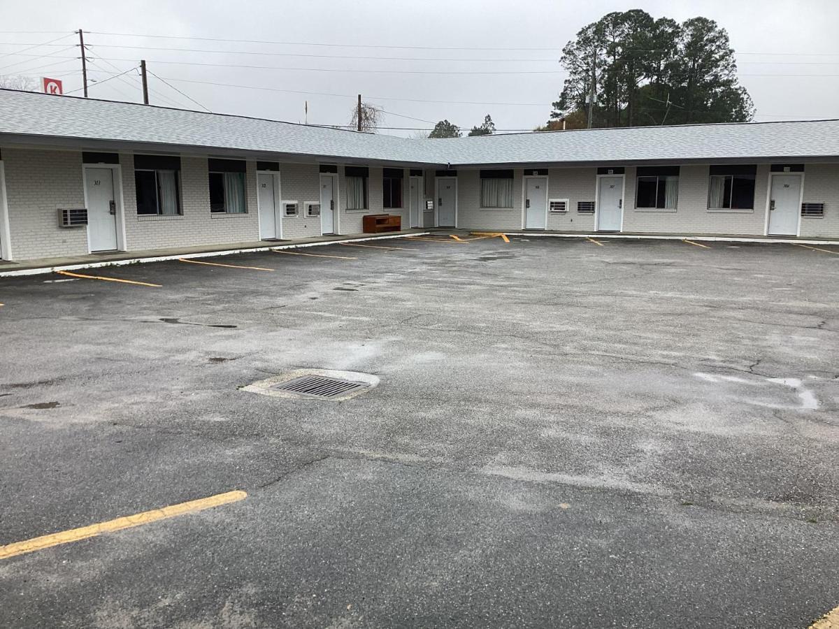 Pinelodge Motel Baxley Exterior photo