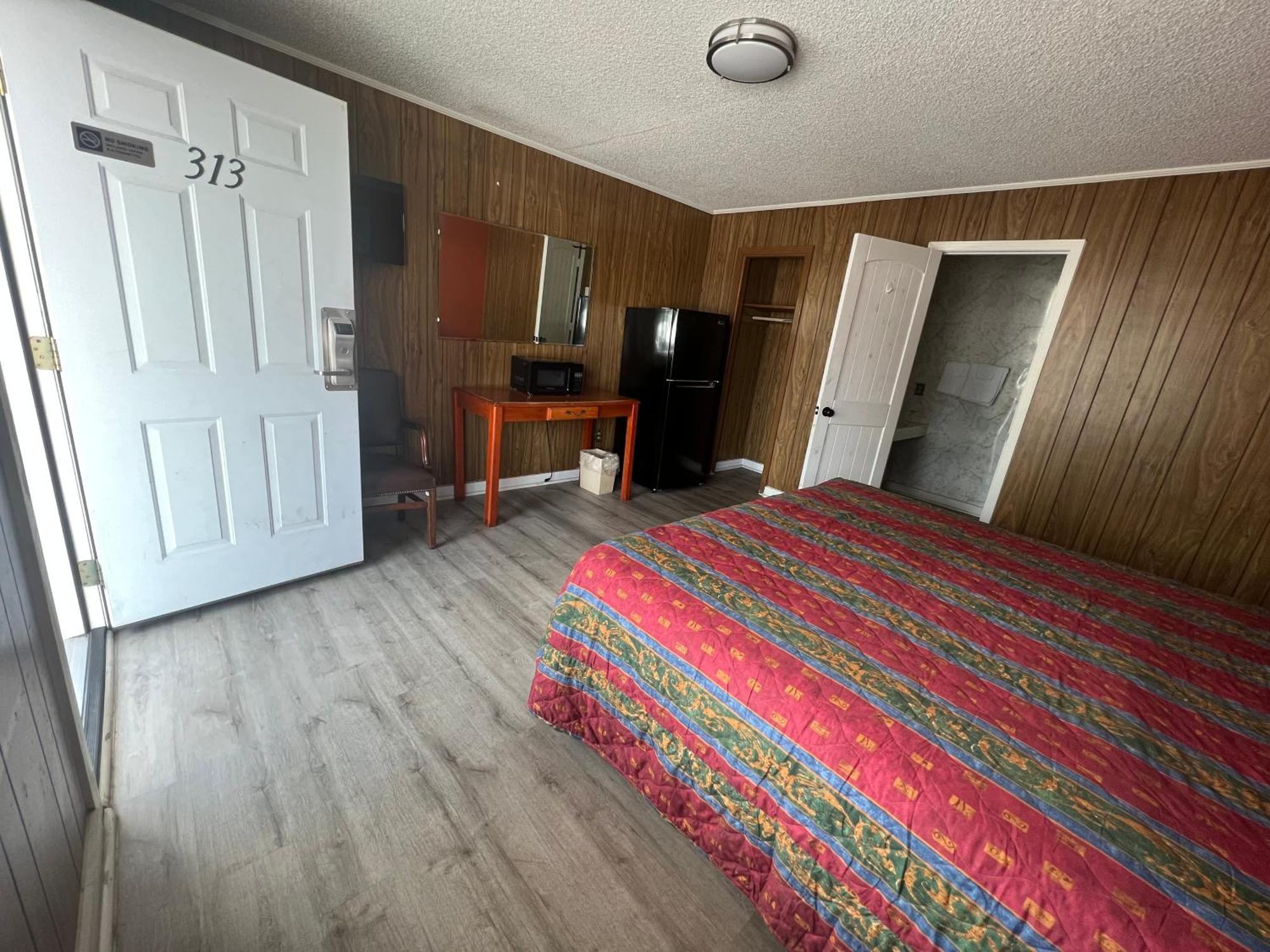 Pinelodge Motel Baxley Exterior photo